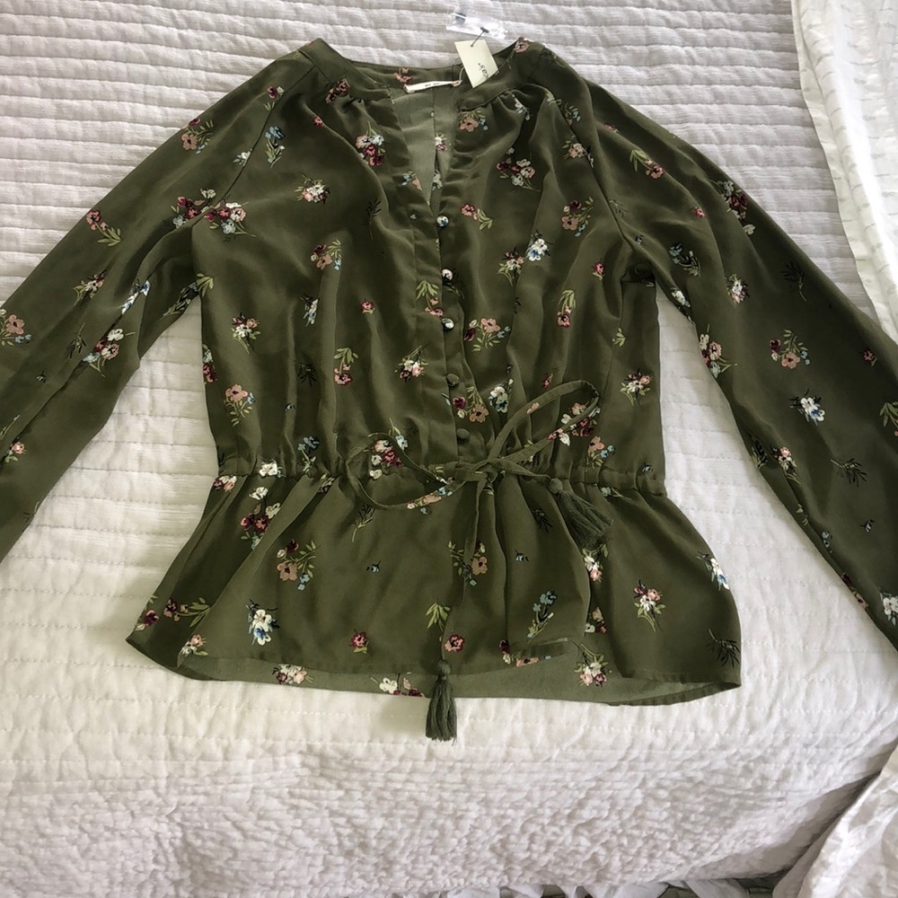 BRAND NEW Francesca’s blouse!